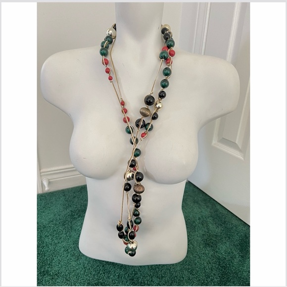 🎁Bundle 2 long necklaces:red/green colored contemporary shapes linked w/macrame - Picture 11 of 13